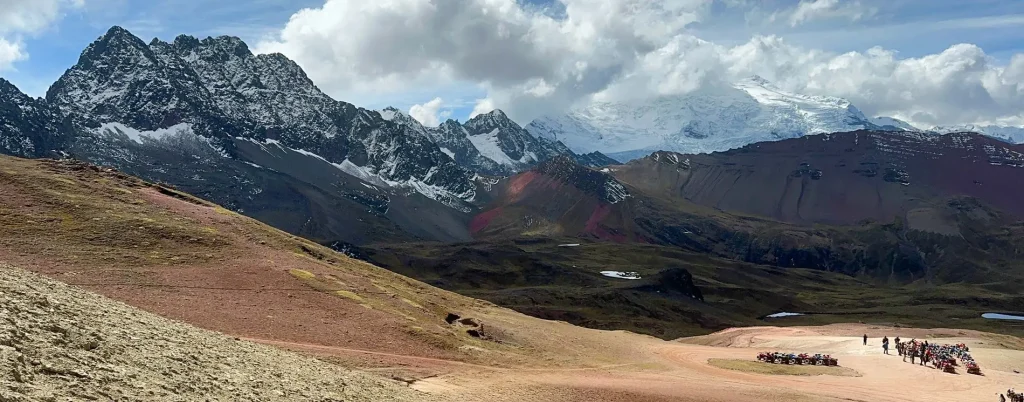 rainbow mountain trek peru