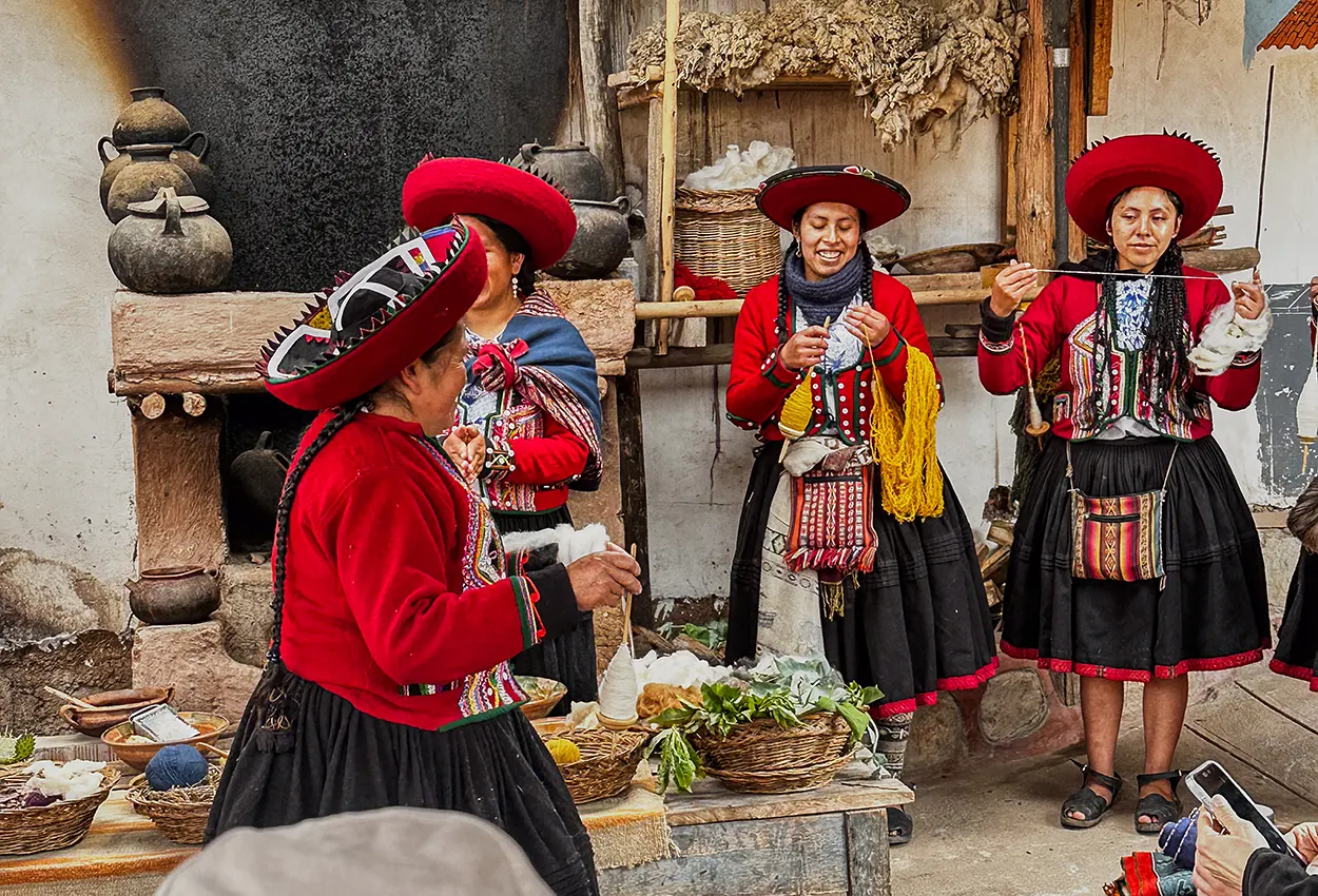 chinchero, cusco, pumadventures family, Sacred Valley, textil, tourist IMG 9767