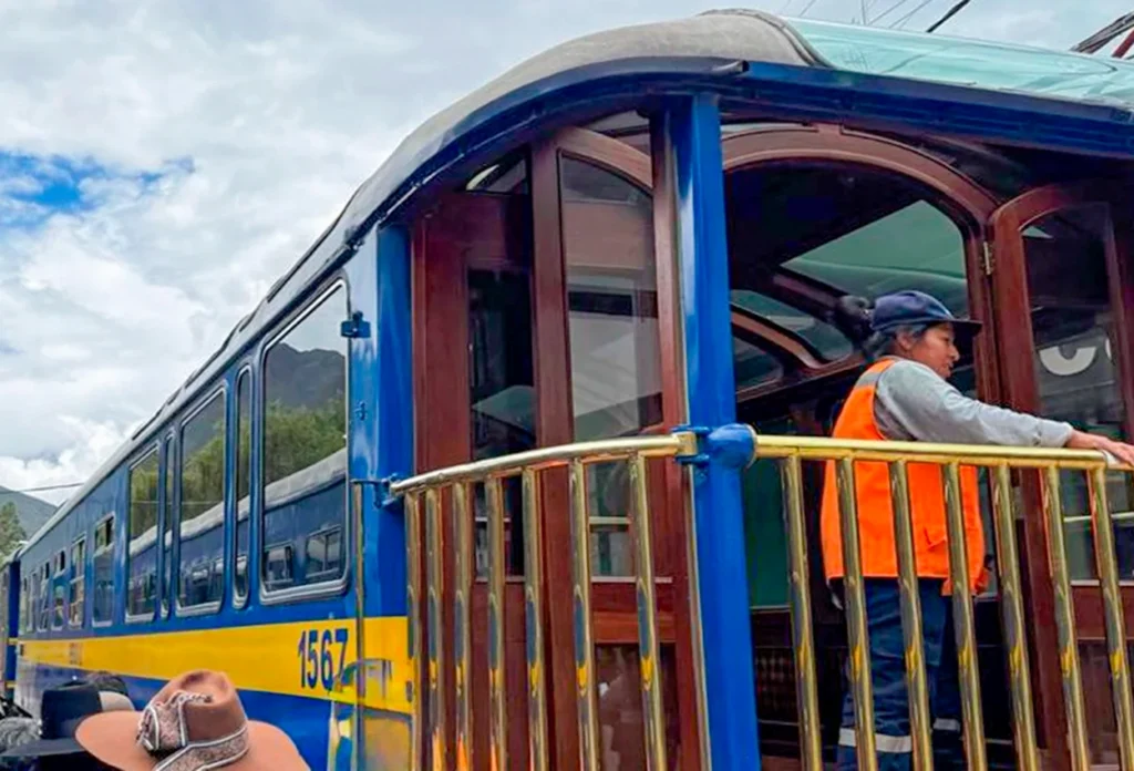 peru rail travel machu picchu train